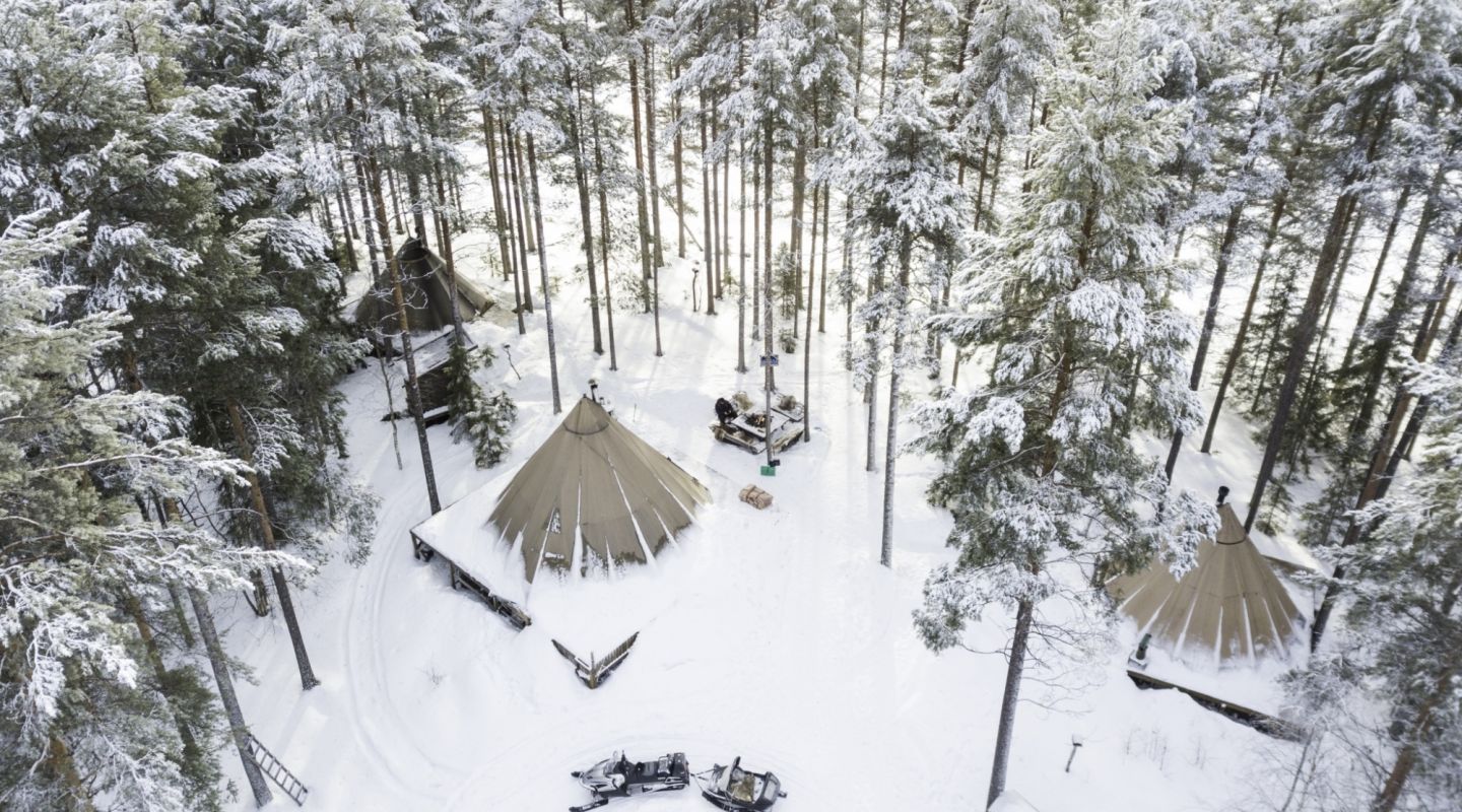 Auroa Safari Camp Sweden Snow in Camp