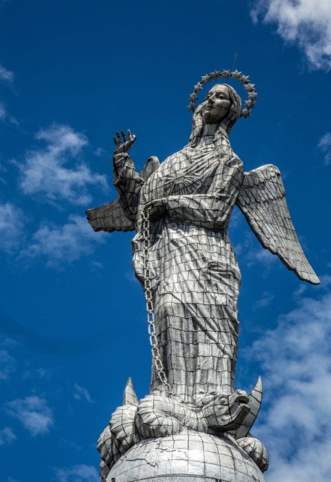 Luis desiro w quito unsplash